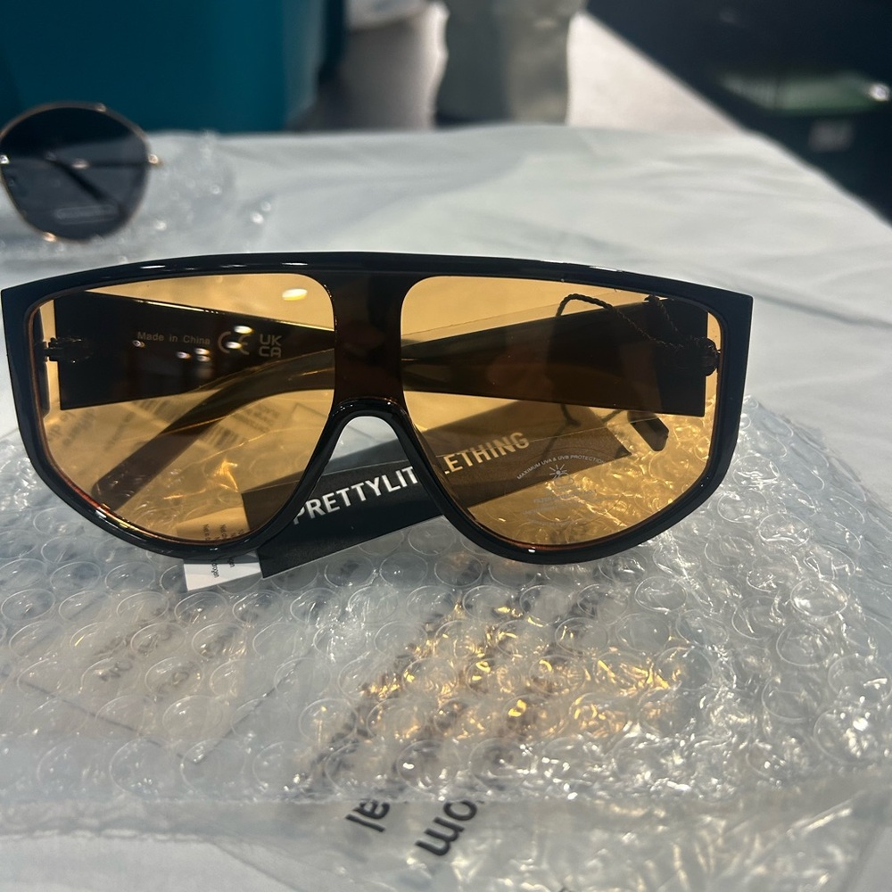 Pretty Little Thing PrettyLittleThing Lot Of 6 Different Pairs Of Sunglasses NWT - Picture 4 of 8